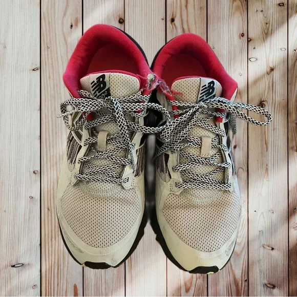 New Balance 690 v2 All Terrain Shoes. Size 10 - Picture 2 of 8